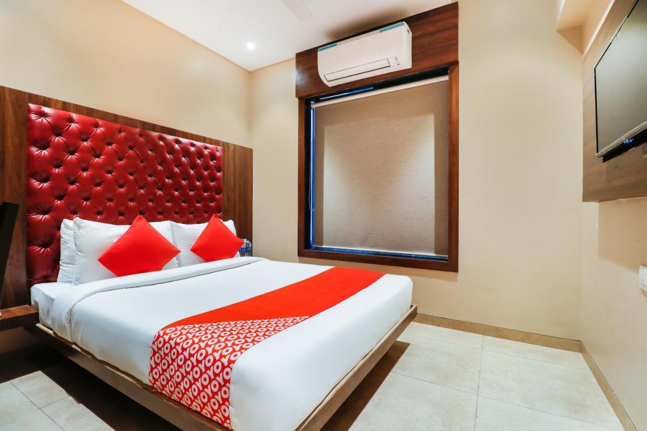 Oyo 70475 Hotel Sea Breeze Bombaim Exterior foto