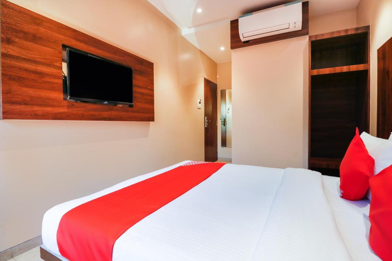 Oyo 70475 Hotel Sea Breeze Bombaim Exterior foto